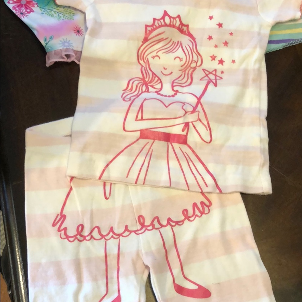 Short pjs sets. 2t